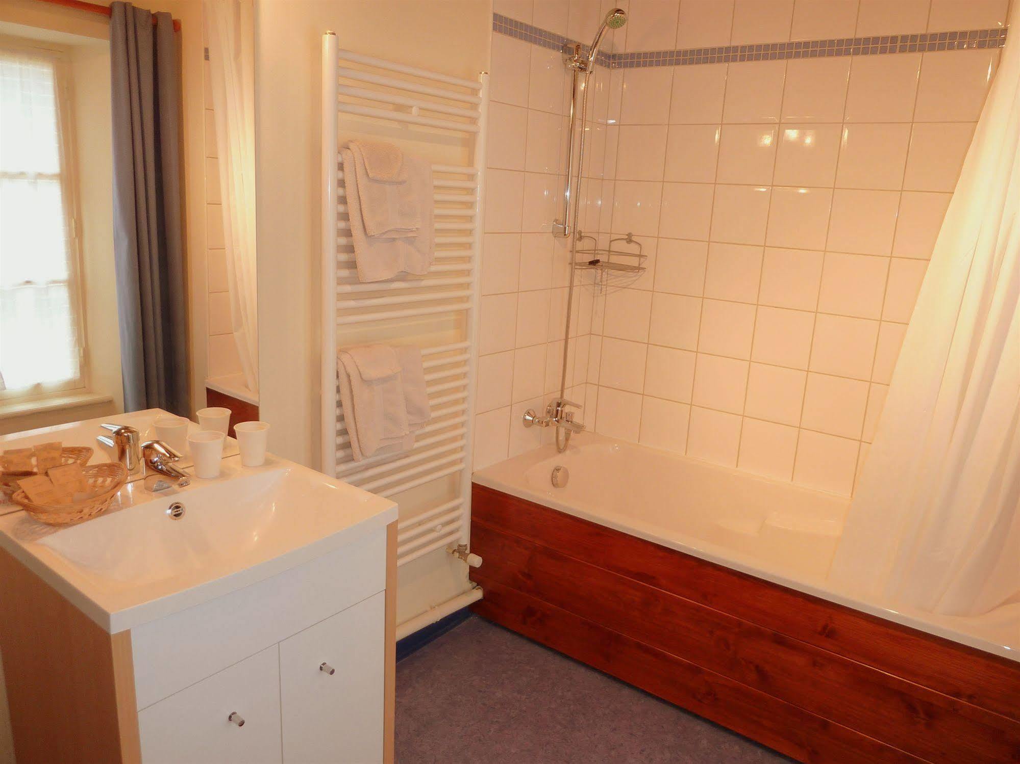 Bed and Breakfast Domaine De La Tour Saint-Pierre-Canivet Exterior foto